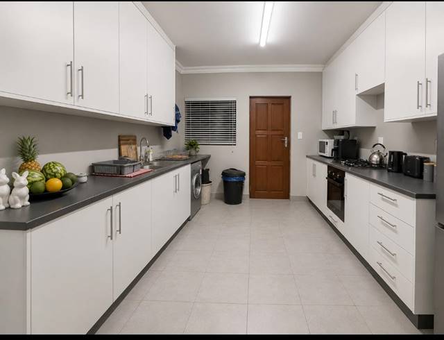 3 BEDROOM APARTMENT FOR SALE IN ARCON PARK